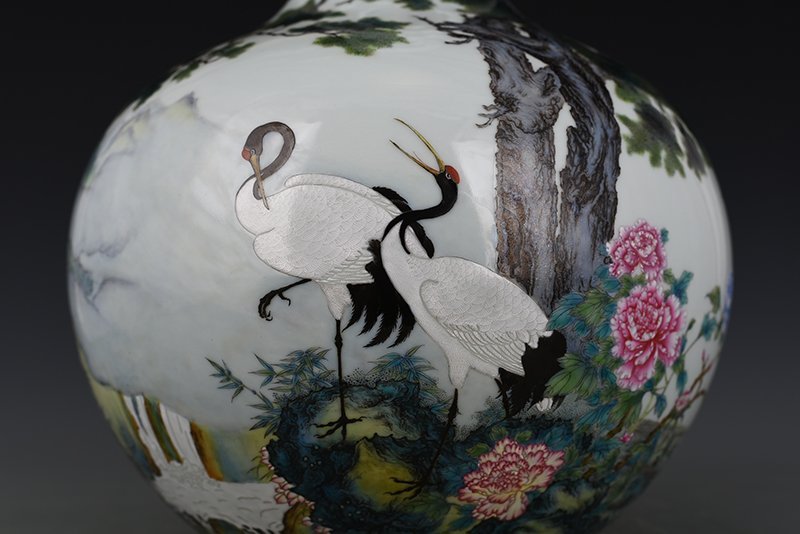 Qing Dynasty Yongzheng enamel pine and crane longevity celestial sphere vase