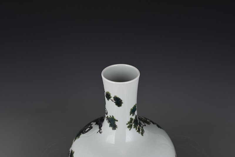 Qing Dynasty Yongzheng enamel pine and crane longevity celestial sphere vase
