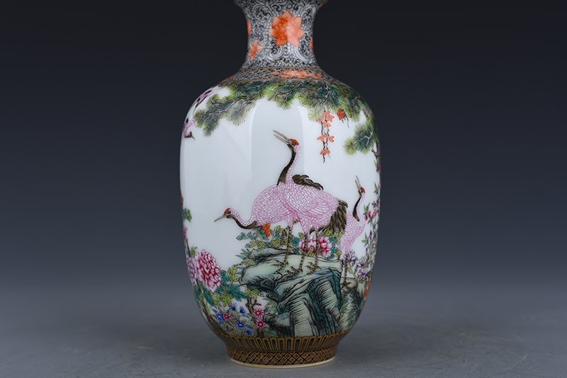 Qing Dynasty Yongzheng enamel color pine and crane longevity pattern vase