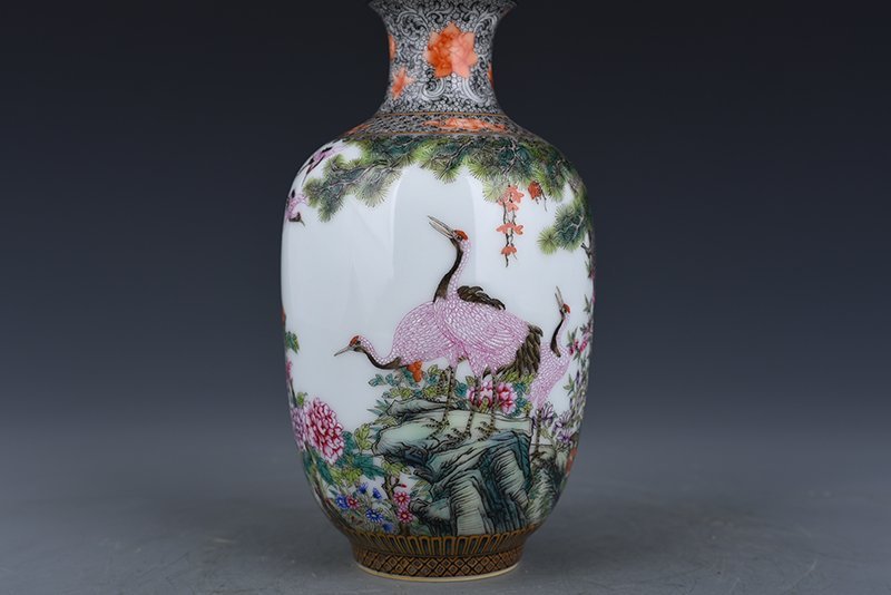 Qing Dynasty Yongzheng enamel color pine and crane longevity pattern vase