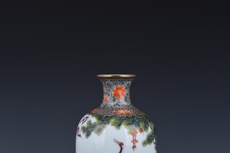 Qing Dynasty Yongzheng enamel color pine and crane longevity pattern vase
