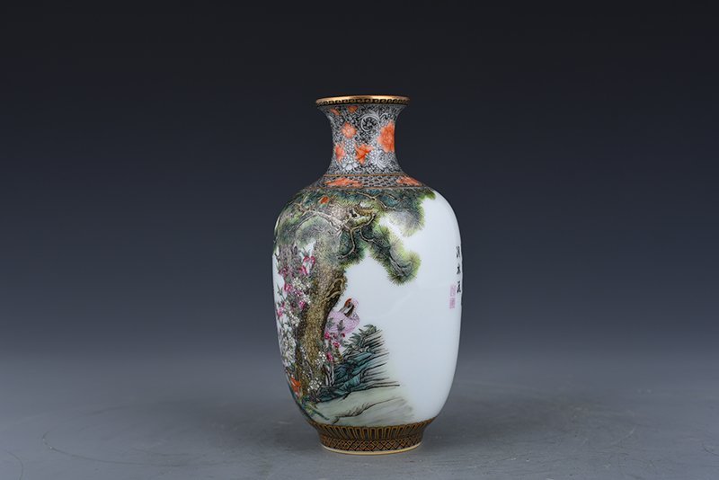 Qing Dynasty Yongzheng enamel color pine and crane longevity pattern vase