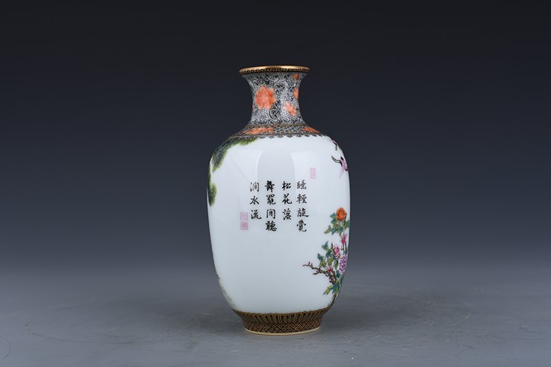 Qing Dynasty Yongzheng enamel color pine and crane longevity pattern vase