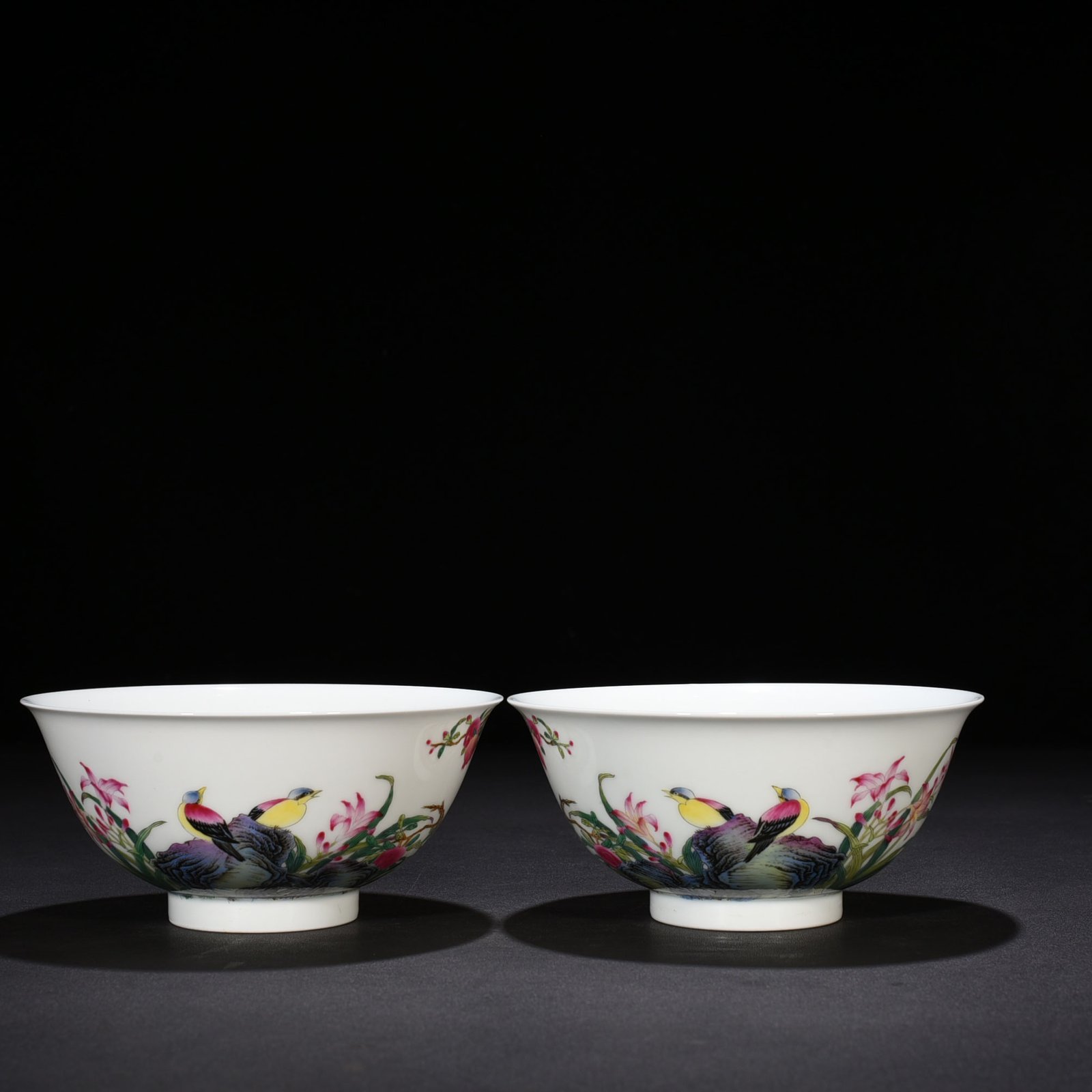 Qing Dynasty Yongzheng enamel pomegranate flower and bird pattern bowl