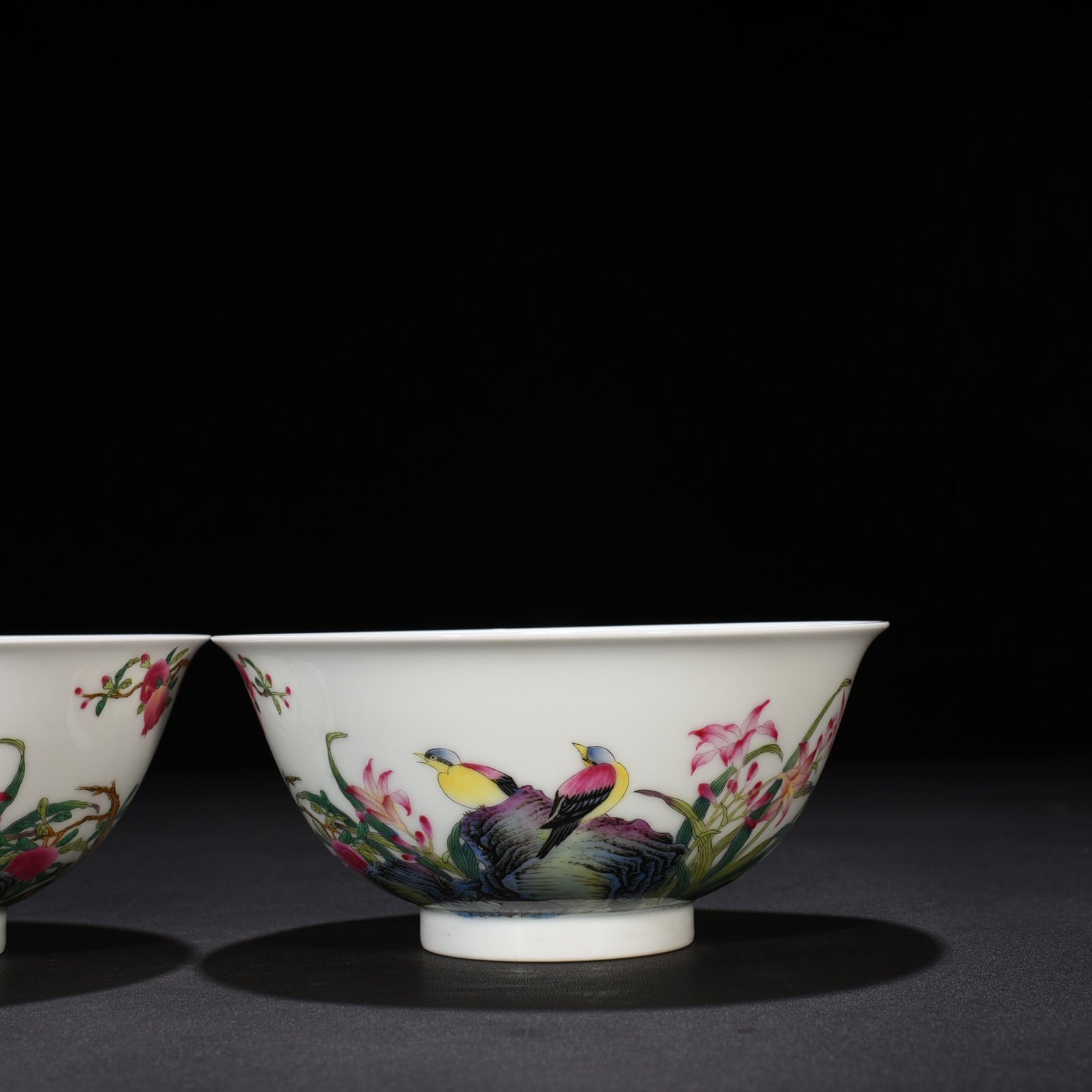 Qing Dynasty Yongzheng enamel pomegranate flower and bird pattern bowl