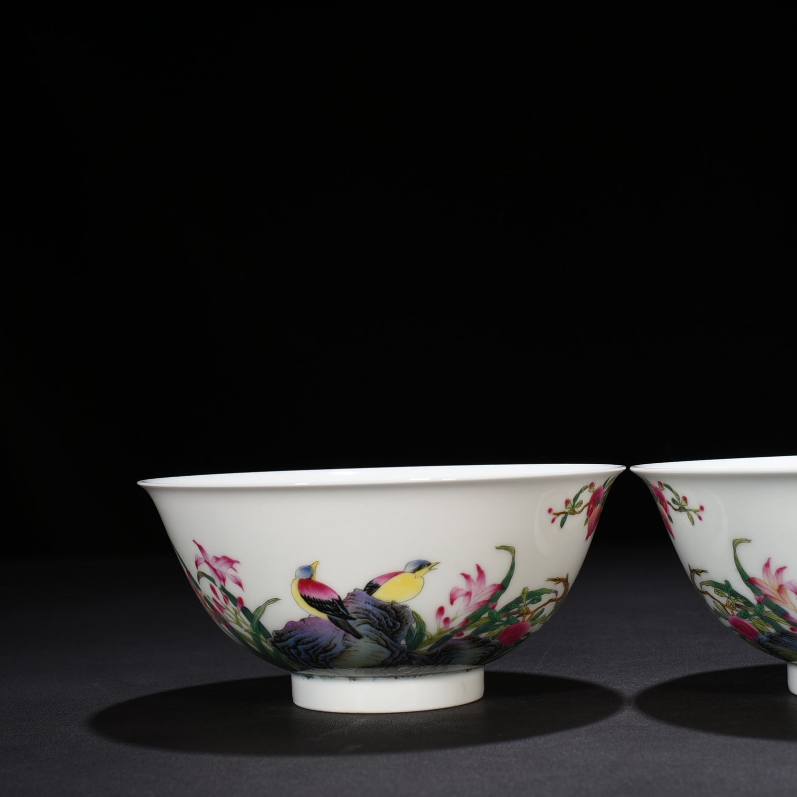 Qing Dynasty Yongzheng enamel pomegranate flower and bird pattern bowl