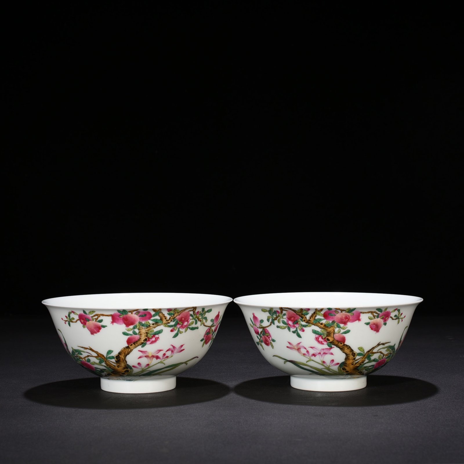 Qing Dynasty Yongzheng enamel pomegranate flower and bird pattern bowl
