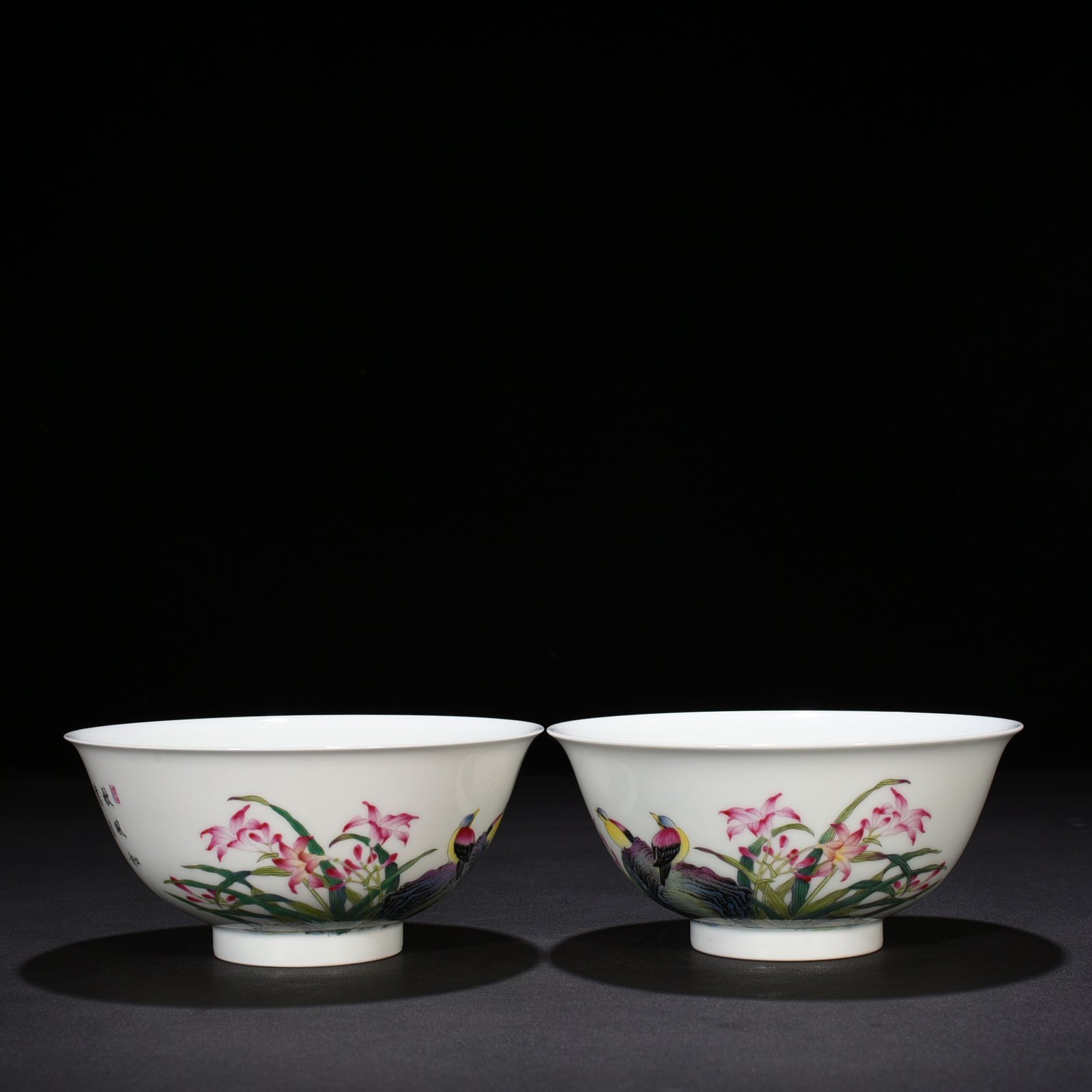 Qing Dynasty Yongzheng enamel pomegranate flower and bird pattern bowl