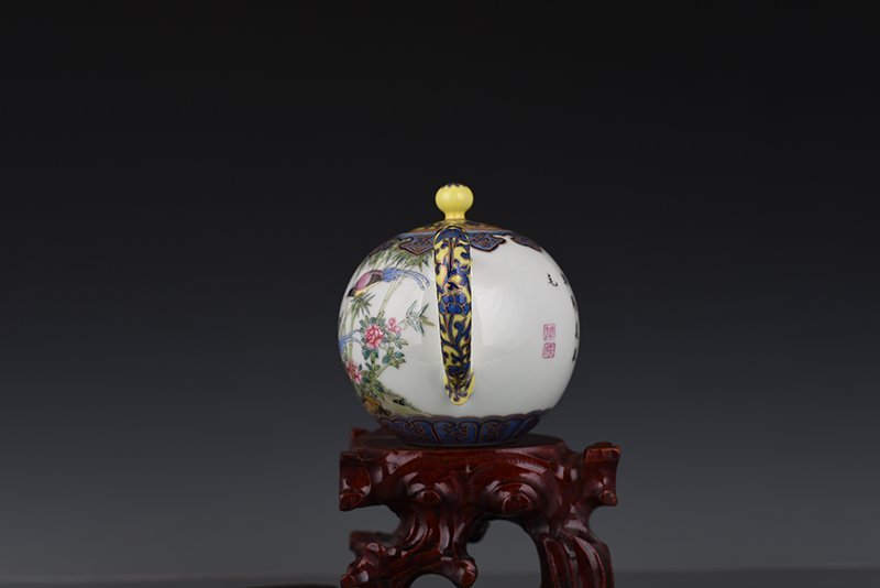 Qing Dynasty Yongzheng enamel flower and bird pot