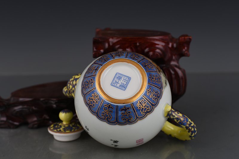 Qing Dynasty Yongzheng enamel flower and bird pot