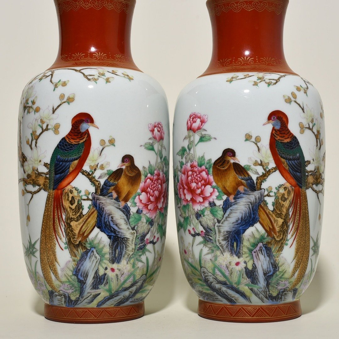 Qing Dynasty Yongzheng enamel flower and bird pattern vase
