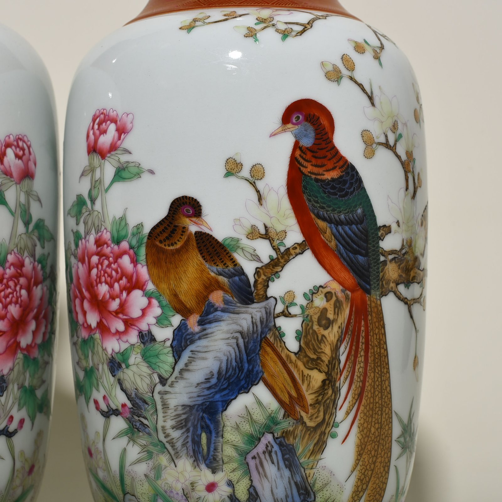 Qing Dynasty Yongzheng enamel flower and bird pattern vase