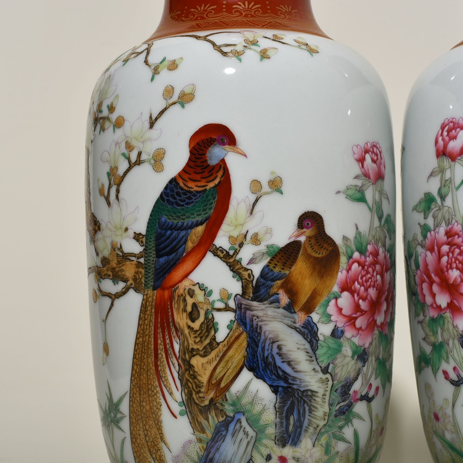 Qing Dynasty Yongzheng enamel flower and bird pattern vase