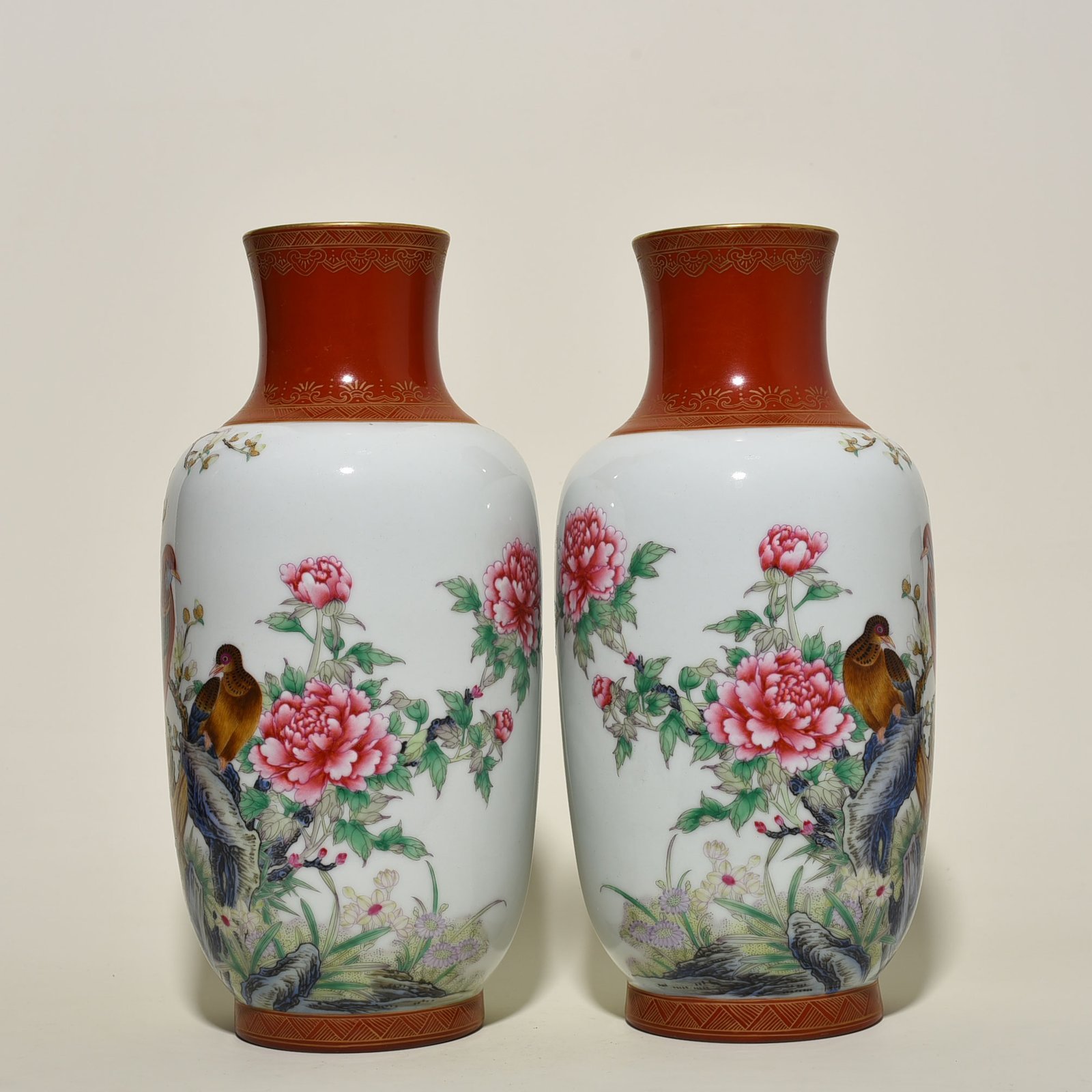 Qing Dynasty Yongzheng enamel flower and bird pattern vase