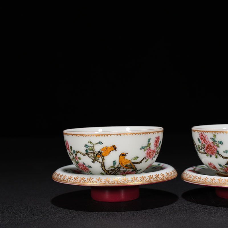 Qing Dynasty Yongzheng enamel flower and bird pattern lamp holder