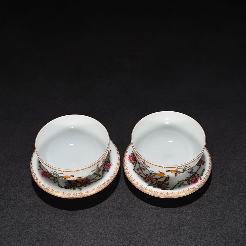 Qing Dynasty Yongzheng enamel flower and bird pattern lamp holder
