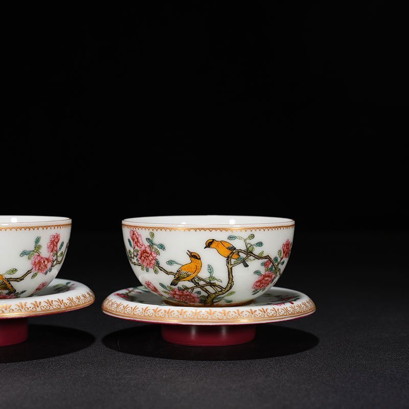 Qing Dynasty Yongzheng enamel flower and bird pattern lamp holder