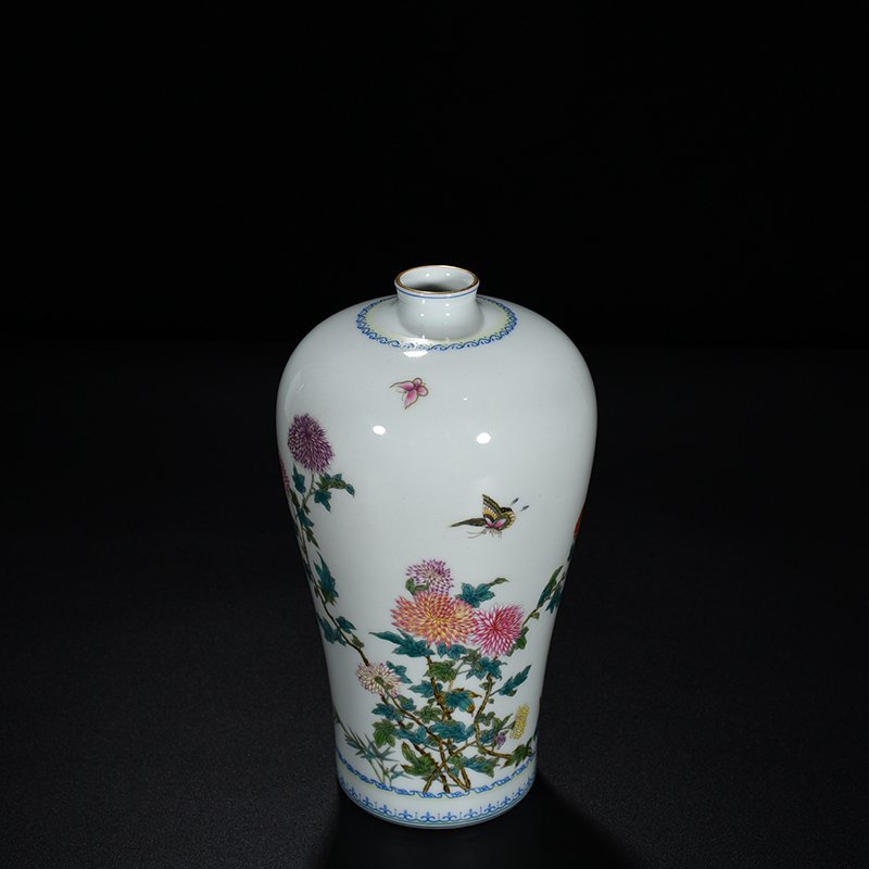 Qing Dynasty Yongzheng enamel chrysanthemum flower pattern plum vase