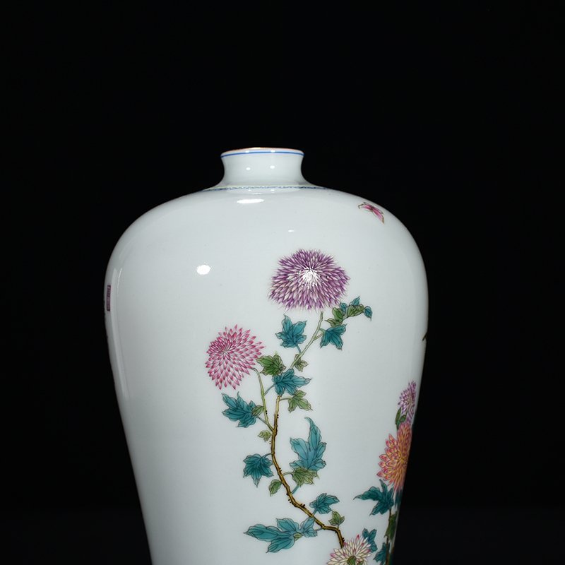 Qing Dynasty Yongzheng enamel chrysanthemum flower pattern plum vase
