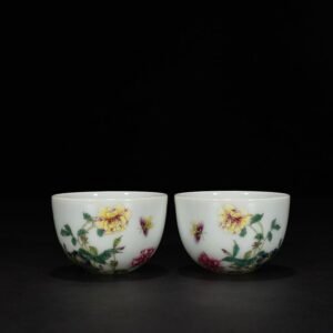 Qing Dyansty Yongzheng enamel butterfly love pattern lying foot cup