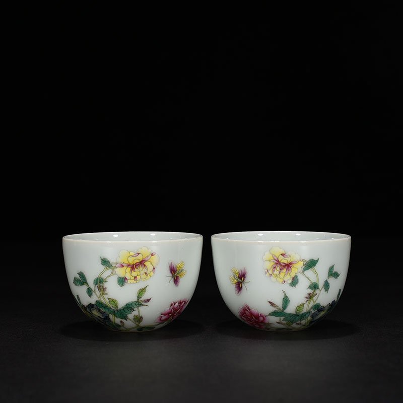 Qing Dyansty Yongzheng enamel butterfly love pattern lying foot cup