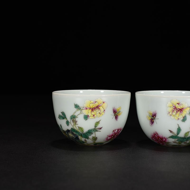 Qing Dyansty Yongzheng enamel butterfly love pattern lying foot cup