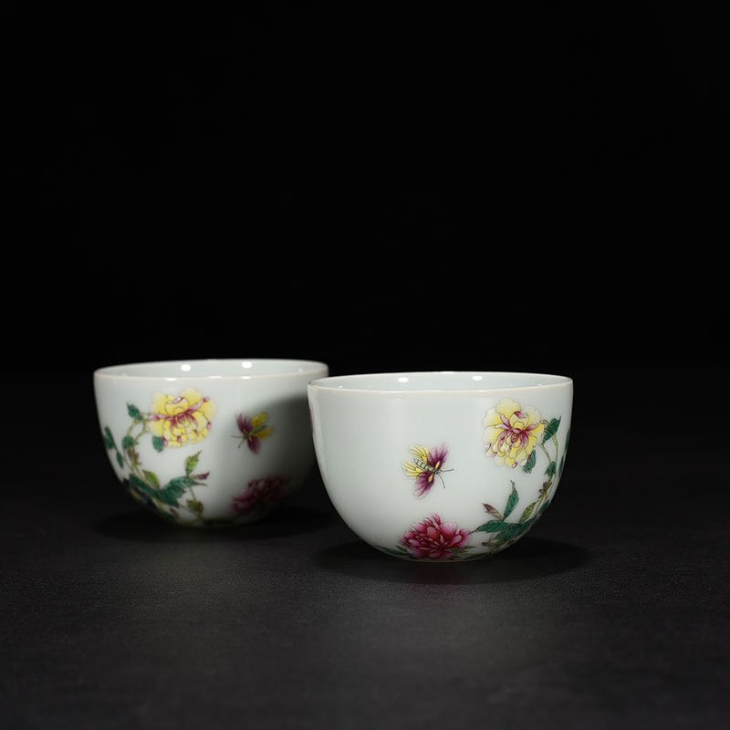 Qing Dyansty Yongzheng enamel butterfly love pattern lying foot cup