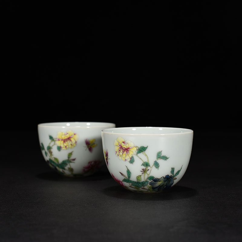 Qing Dyansty Yongzheng enamel butterfly love pattern lying foot cup
