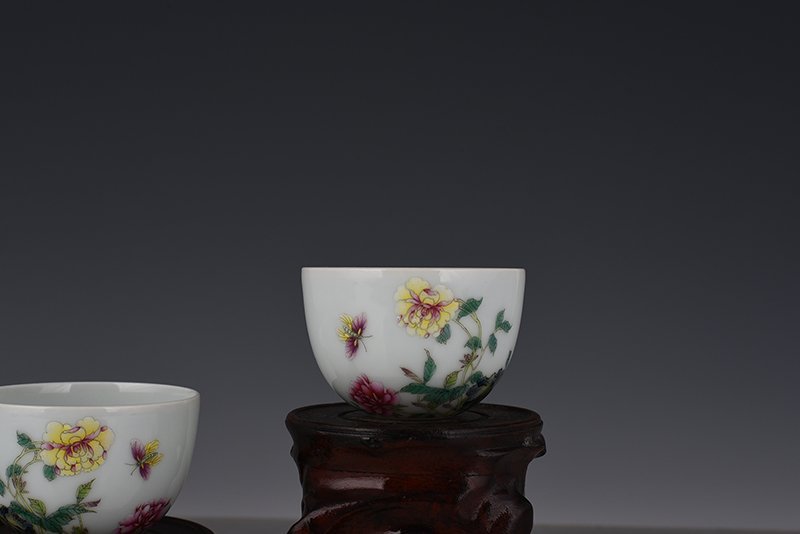 Qing Dynasty Yongzheng enamel butterfly love pattern lying foot cup