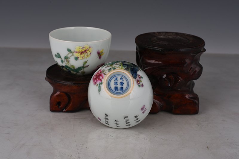 Qing Dynasty Yongzheng enamel butterfly love pattern lying foot cup