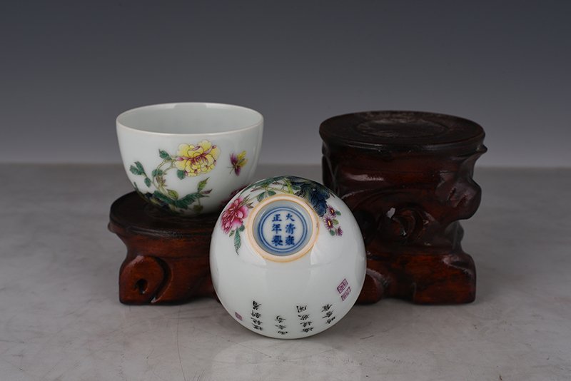 Qing Dynasty Yongzheng enamel butterfly love pattern lying foot cup
