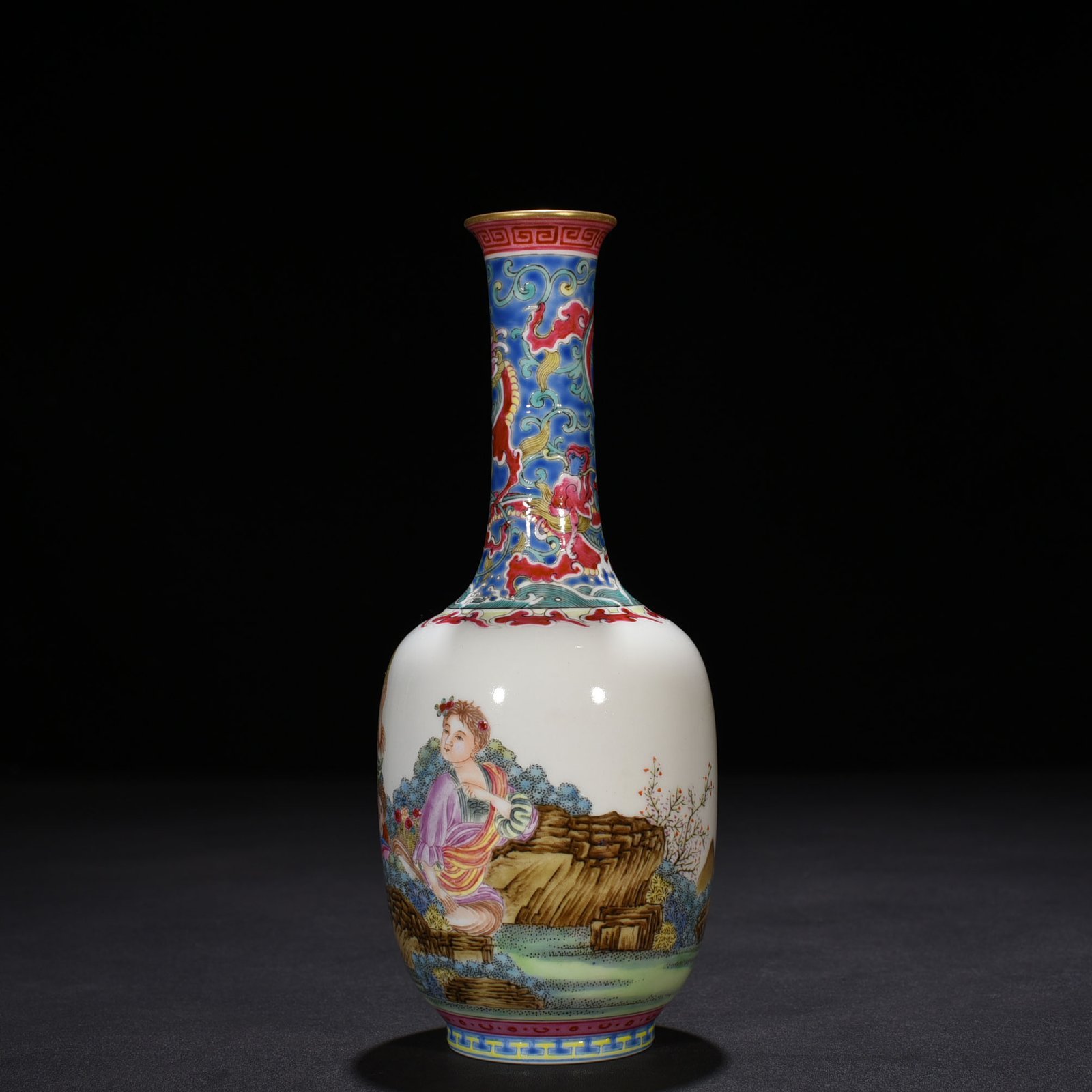 Qing Dynasty Yongzheng enamel vase with Western figure pattern