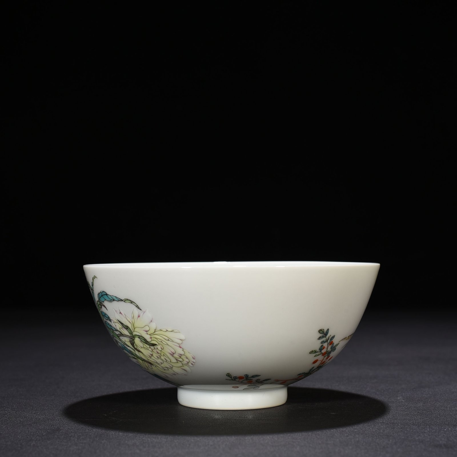 Qing Dynsaty Yongzheng enamel golden pheasant and peony pattern bowl
