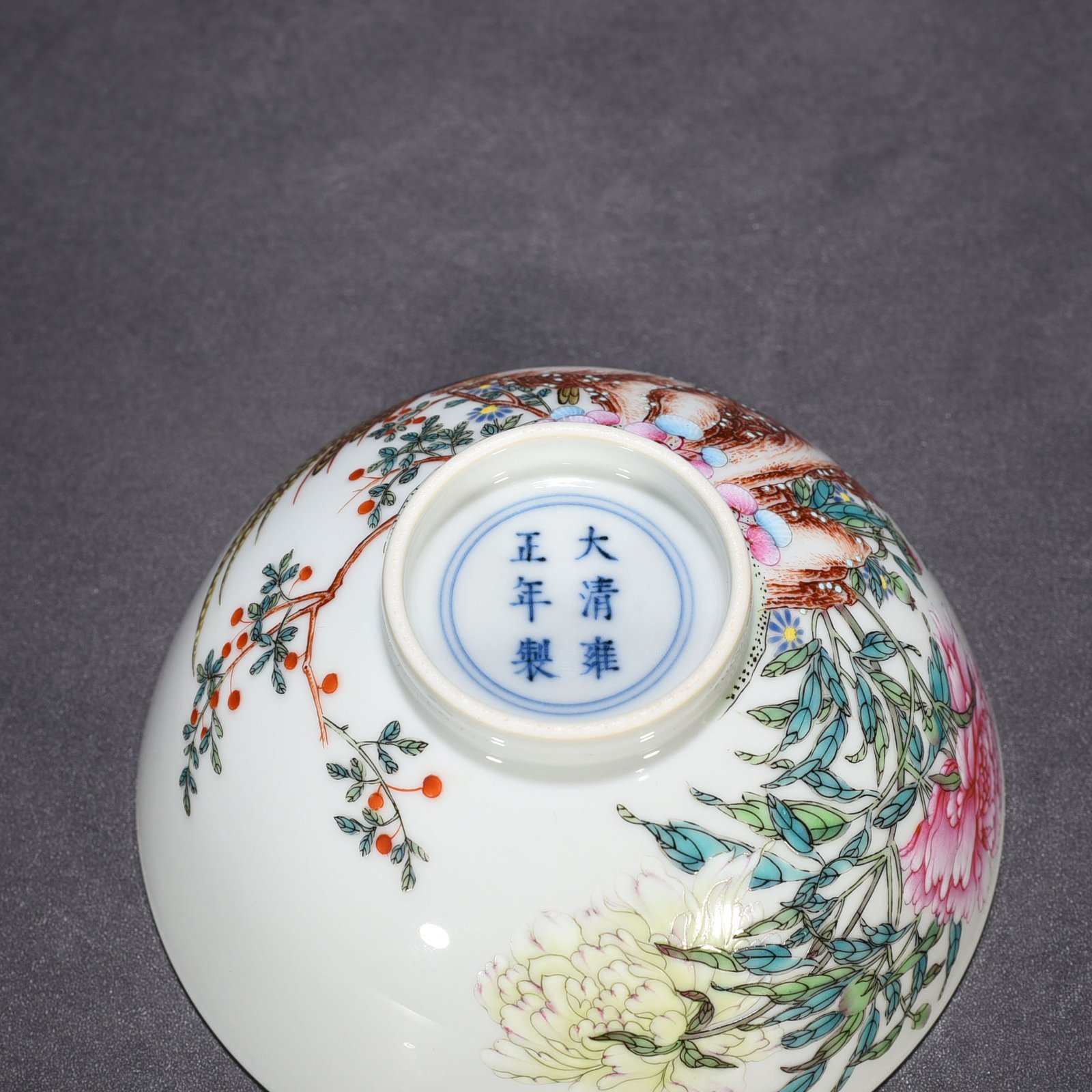 Qing Dynsaty Yongzheng enamel golden pheasant and peony pattern bowl