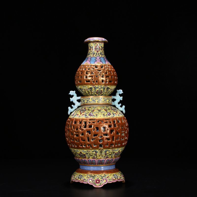 Qing Dyansty Yongzheng Enamel Hollow Gourd Vase