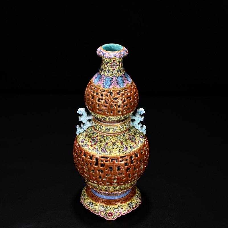 Qing Dyansty Yongzheng Enamel Hollow Gourd Vase