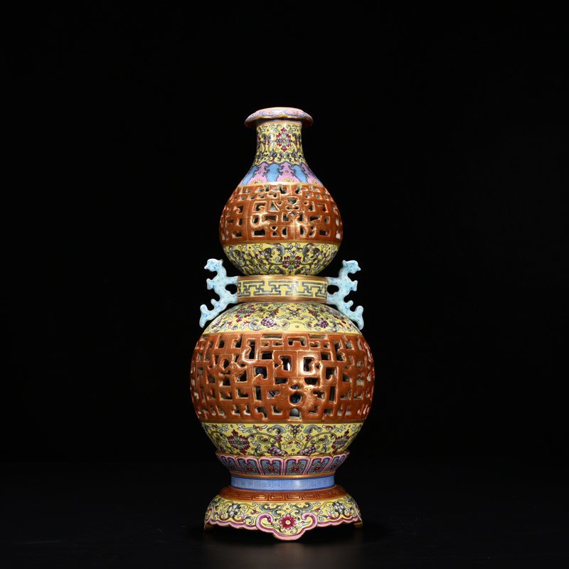 Qing Dyansty Yongzheng Enamel Hollow Gourd Vase