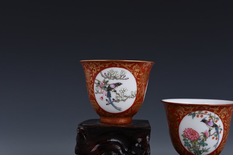 Qing Dynasty Yongzheng alum red gold consecrated flower and bird cup