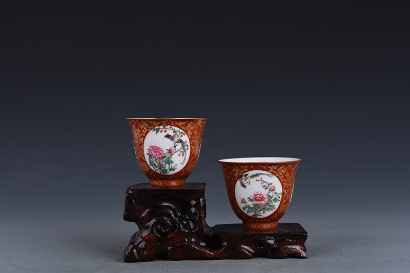 Qing Dynasty Yongzheng alum red gold consecrated flower and bird cup