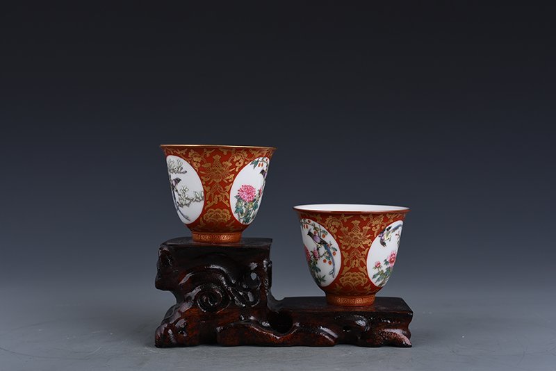 Qing Dynasty Yongzheng alum red gold consecrated flower and bird cup