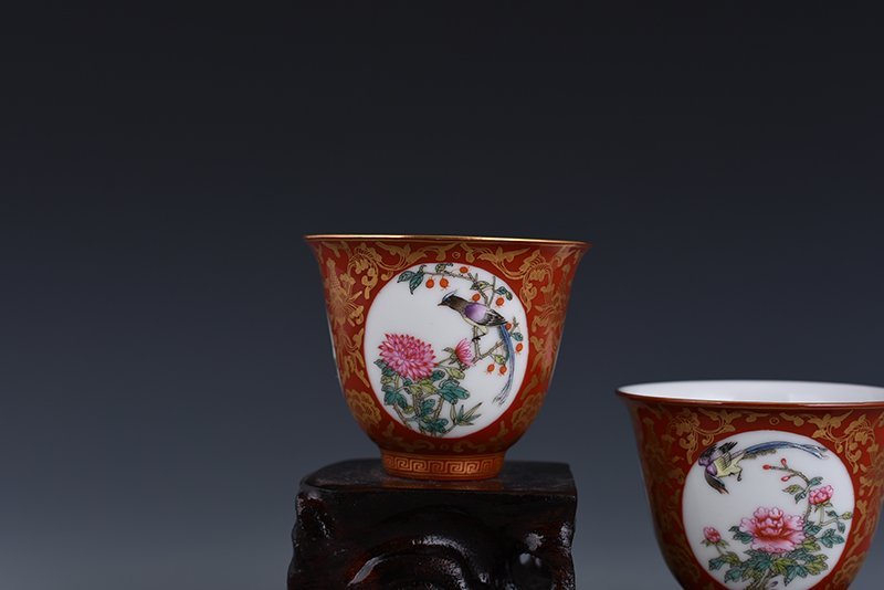 Qing Dynasty Yongzheng alum red gold consecrated flower and bird cup