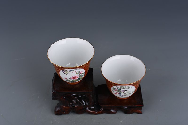 Qing Dynasty Yongzheng alum red gold consecrated flower and bird cup