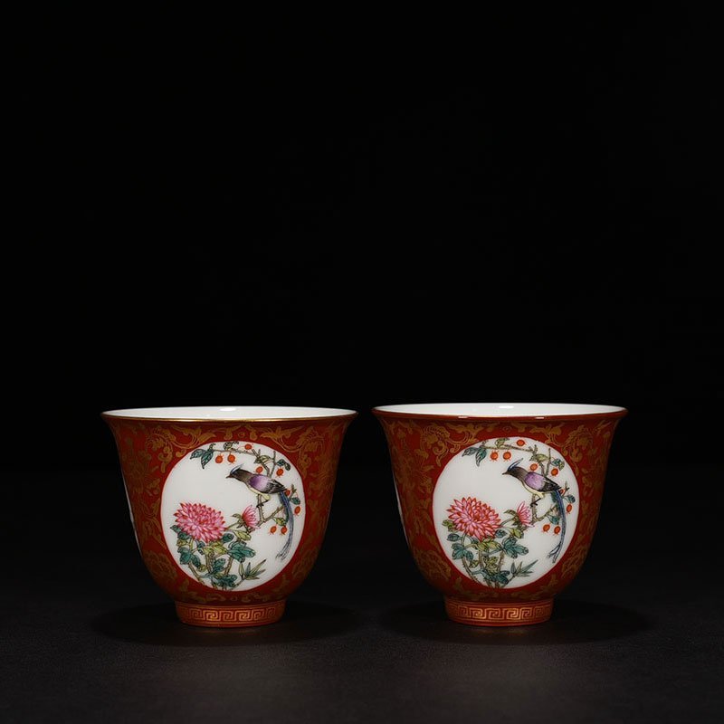 Qing Dyansty Yongzheng alum red gold-plated window cup with flower and bird patterns