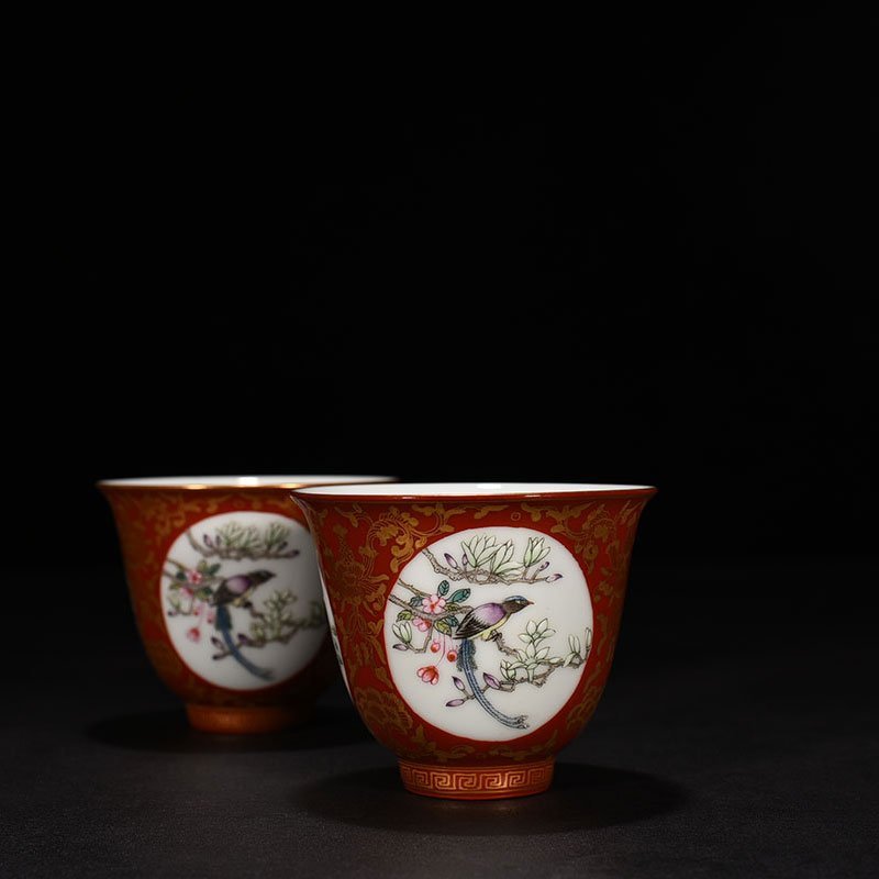 Qing Dyansty Yongzheng alum red gold-plated window cup with flower and bird patterns