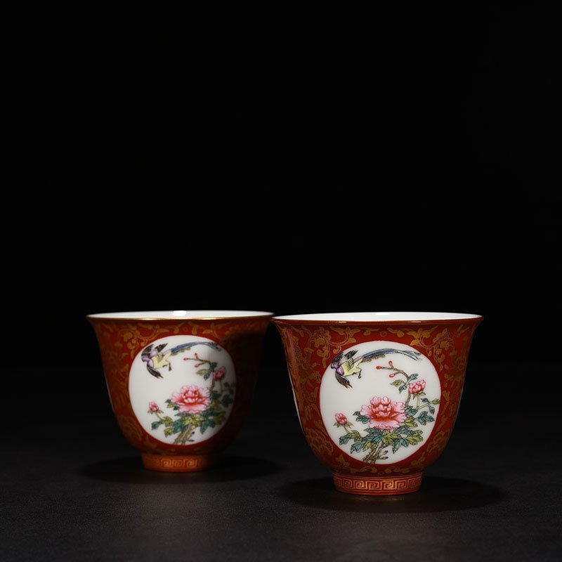 Qing Dyansty Yongzheng alum red gold-plated window cup with flower and bird patterns