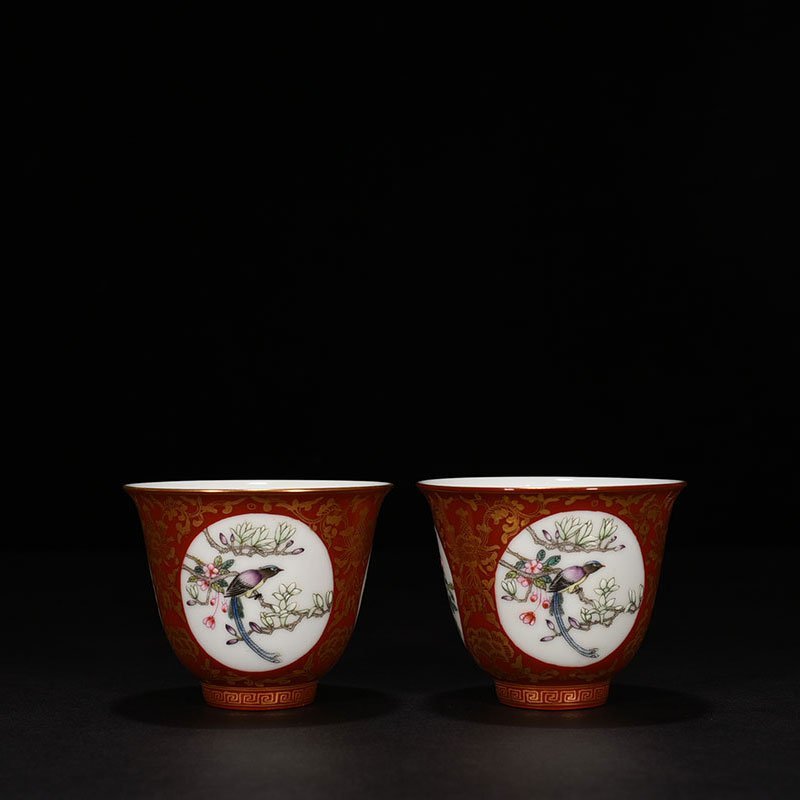 Qing Dyansty Yongzheng alum red gold-plated window cup with flower and bird patterns