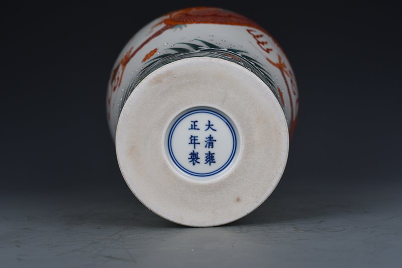 Qing Dynasty Yongzheng alum red sea dragon pattern plum vase
