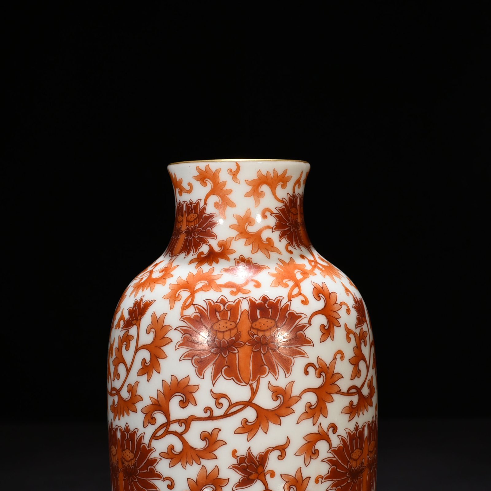 Qing Dynasty Yongzheng alum red lantern vase with entwined branches and lotus pattern