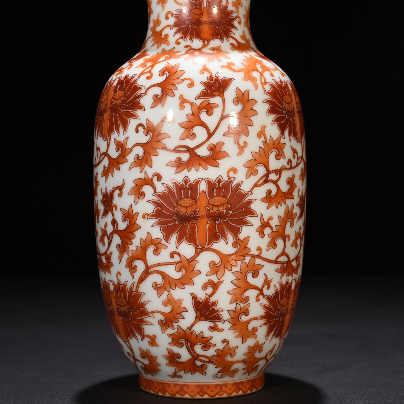 Qing Dynasty Yongzheng alum red lantern vase with entwined branches and lotus pattern