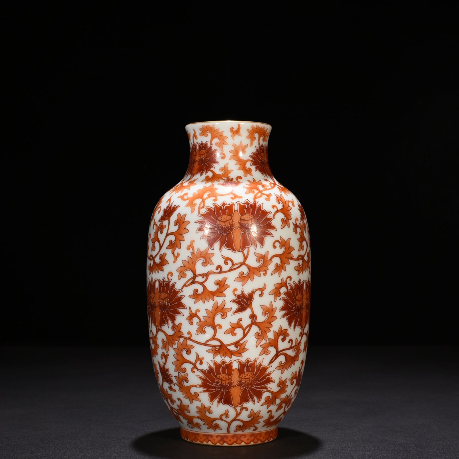 Qing Dynasty Yongzheng alum red lantern vase with entwined branches and lotus pattern